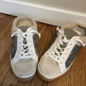 Dolce Vita Sherpa slides